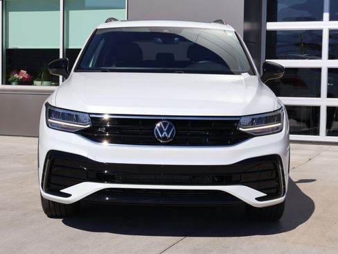 Used 2024 Volkswagen Tiguan SE R-Line AWD/4WD image 2