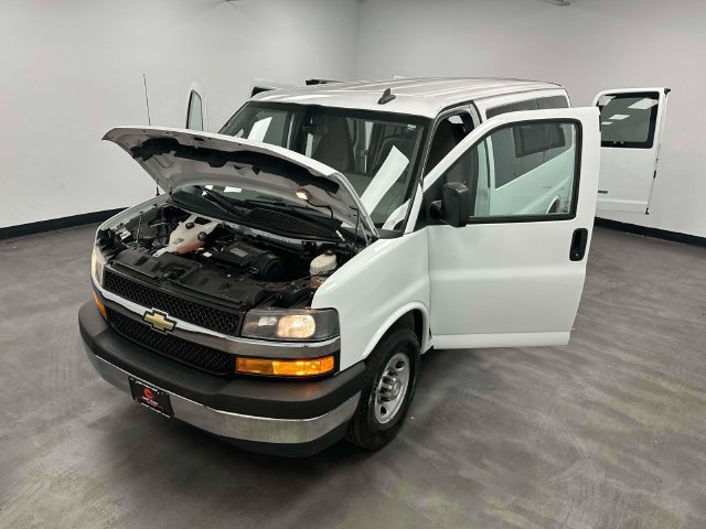 Used 2018 Chevrolet Express 2500 LT w/ LT Preferred Equipment Group RWD image 12
