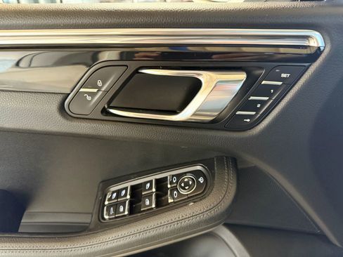 Used 2015 Porsche Macan S image 28