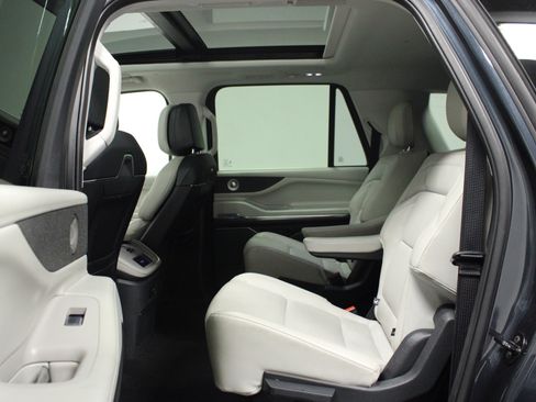 Used 2025 Lincoln Navigator L Reserve AWD/4WD image 13