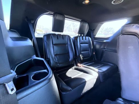 Used 2018 Ford Explorer XLT w/ Equipment Group 202A image 20