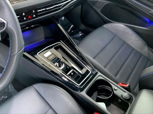 Used 2024 Volkswagen Golf R image 17