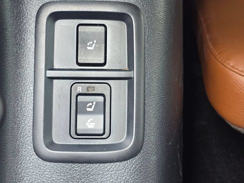 Used 2017 Toyota Sequoia Platinum RWD image 21