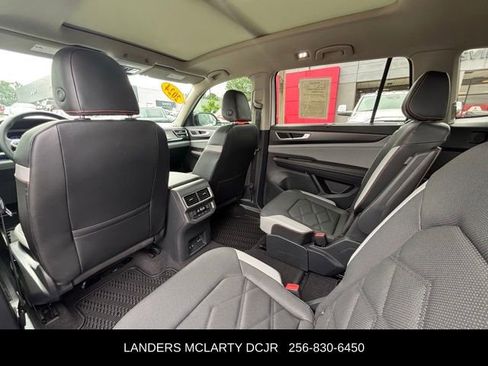 Used 2024 Volkswagen Atlas Peak Edition SE AWD/4WD image 19