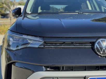 New 2025 Volkswagen Taos SE