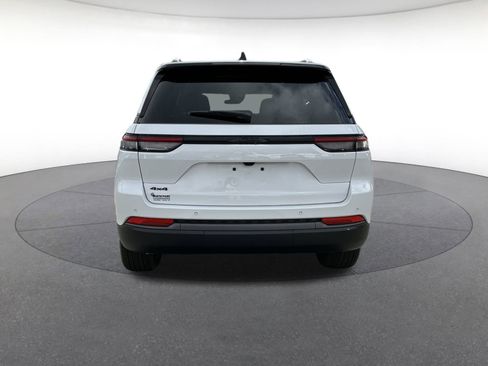 New 2026 Jeep Grand Cherokee Altitude image 4