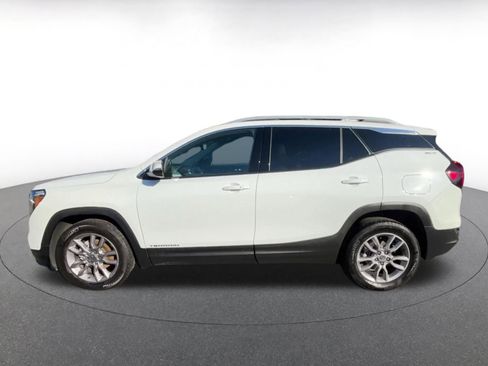 Used 2024 GMC Terrain SLT image 9