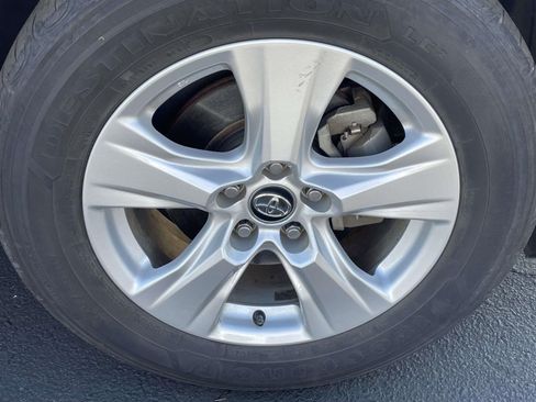 Used 2021 Toyota RAV4 XLE image 9