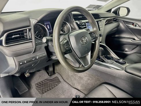 Used 2019 Toyota Camry LE FWD image 9