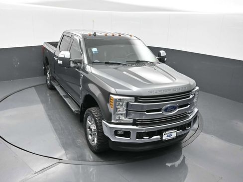 Used 2019 Ford F250 Lariat w/ Chrome Package image 16
