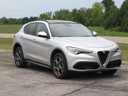 Used 2018 Alfa Romeo Stelvio Sport w/ Quick Order Package 22J Sport AWD/4WD image 1