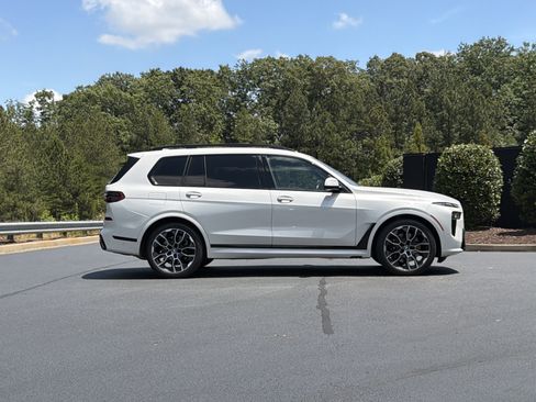 Used 2023 BMW X7 xDrive40i w/ M Sport Package AWD/4WD image 5