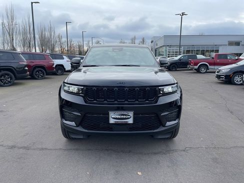 New 2025 Jeep Grand Cherokee Altitude image 15