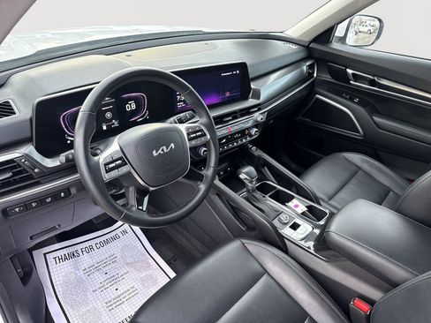 Used 2025 Kia Telluride S FWD image 8