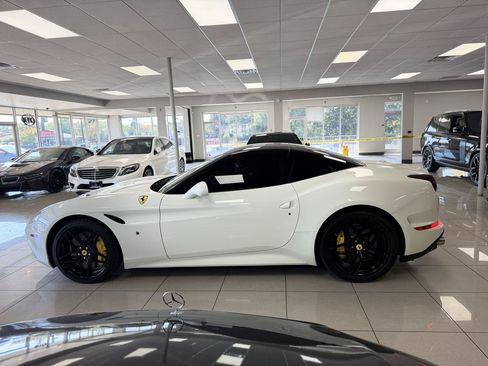 Used 2015 Ferrari California T RWD image 7