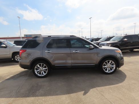 Used 2014 Ford Explorer Limited w/ Equipment Group 301A FWD image 10