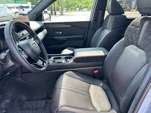 Used 2026 Honda Pilot Black Edition image 4