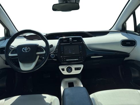 Used 2016 Toyota Prius Three Touring FWD image 12
