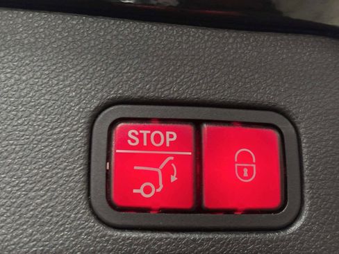 Used 2014 Mercedes-Benz ML 63 AMG 4MATIC image 7