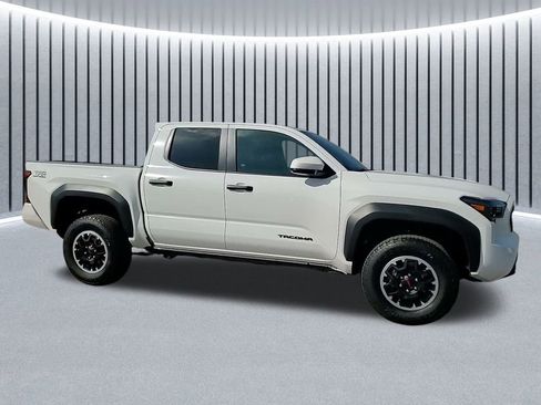 Used 2025 Toyota Tacoma TRD Off-Road image 4