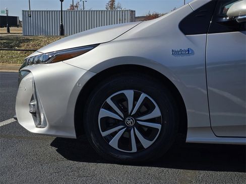 Used 2019 Toyota Prius Prime Advanced image 8