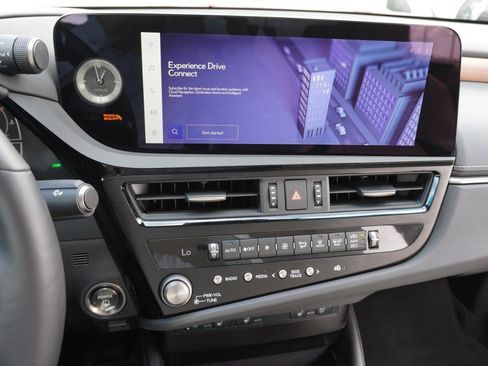 Certified 2025 Lexus ES 300h w/ Premium Package image 16