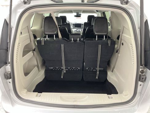 Used 2024 Chrysler Pacifica Touring-L FWD image 28