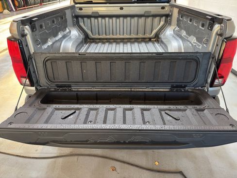 Used 2024 Chevrolet Colorado Z71 w/ Z71 Convenience Package 2 image 22