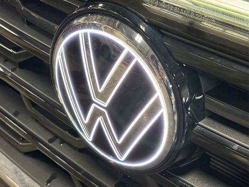 Used 2024 Volkswagen Atlas Cross Sport SE w/ Panoramic Sunroof Package image 14