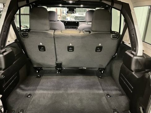 Used 2024 Jeep Wrangler Sport S image 5