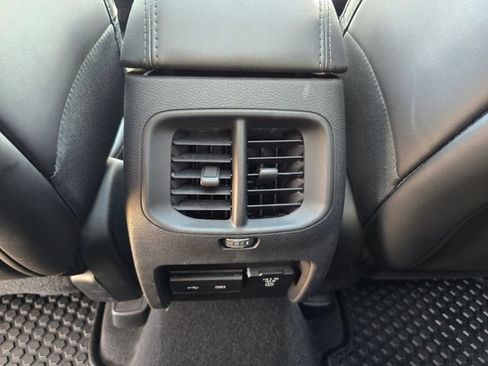 Used 2019 Jeep Cherokee Latitude Plus AWD/4WD image 31