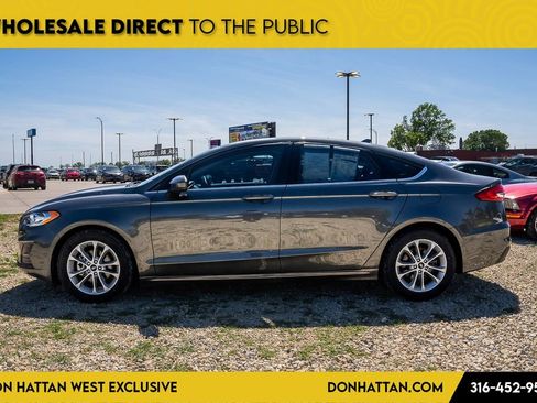 Used 2020 Ford Fusion SE image 2