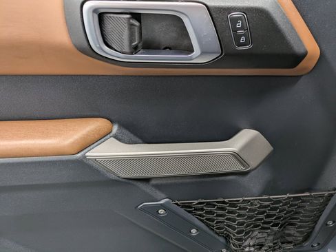 Used 2023 Ford Bronco Outer Banks image 9