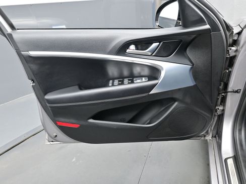 Certified 2024 Genesis G70 2.5T image 10