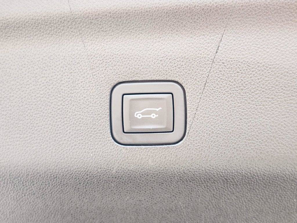 Used 2026 GMC Yukon XL Denali w/ Sun & Power Step Package AWD/4WD image 33