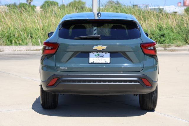 Used 2025 Chevrolet Trax LS w/ LS Convenience Package FWD image 7