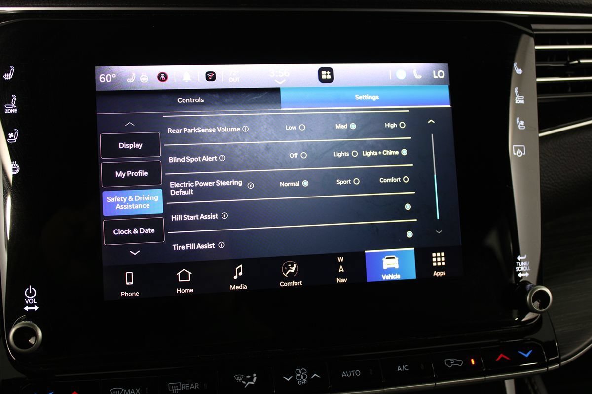 Used 2024 Jeep Wagoneer L Series II RWD image 16
