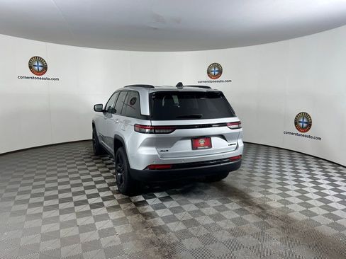 Used 2024 Jeep Grand Cherokee Limited w/ Black Appearance Package image 21