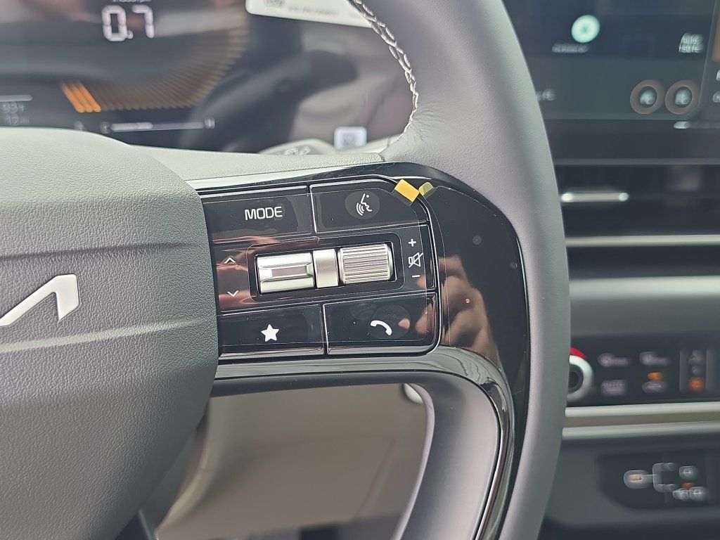 New 2027 Kia Carnival FWD image 31