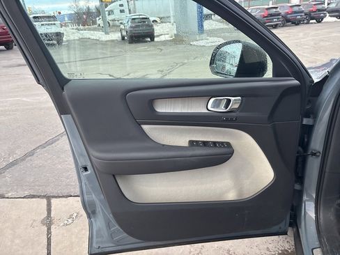 Used 2023 Volvo XC40 B5 Plus w/ Protection Package Premier image 15