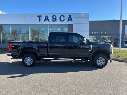 Used 2017 Ford F250 XLT w/ XLT Value Package image 8