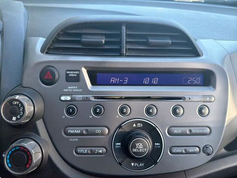Used 2011 Honda Fit Sport image 28