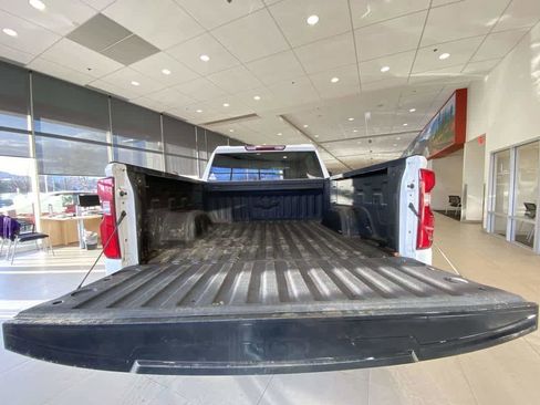 Used 2021 Chevrolet Silverado 1500 Custom Trail Boss image 25