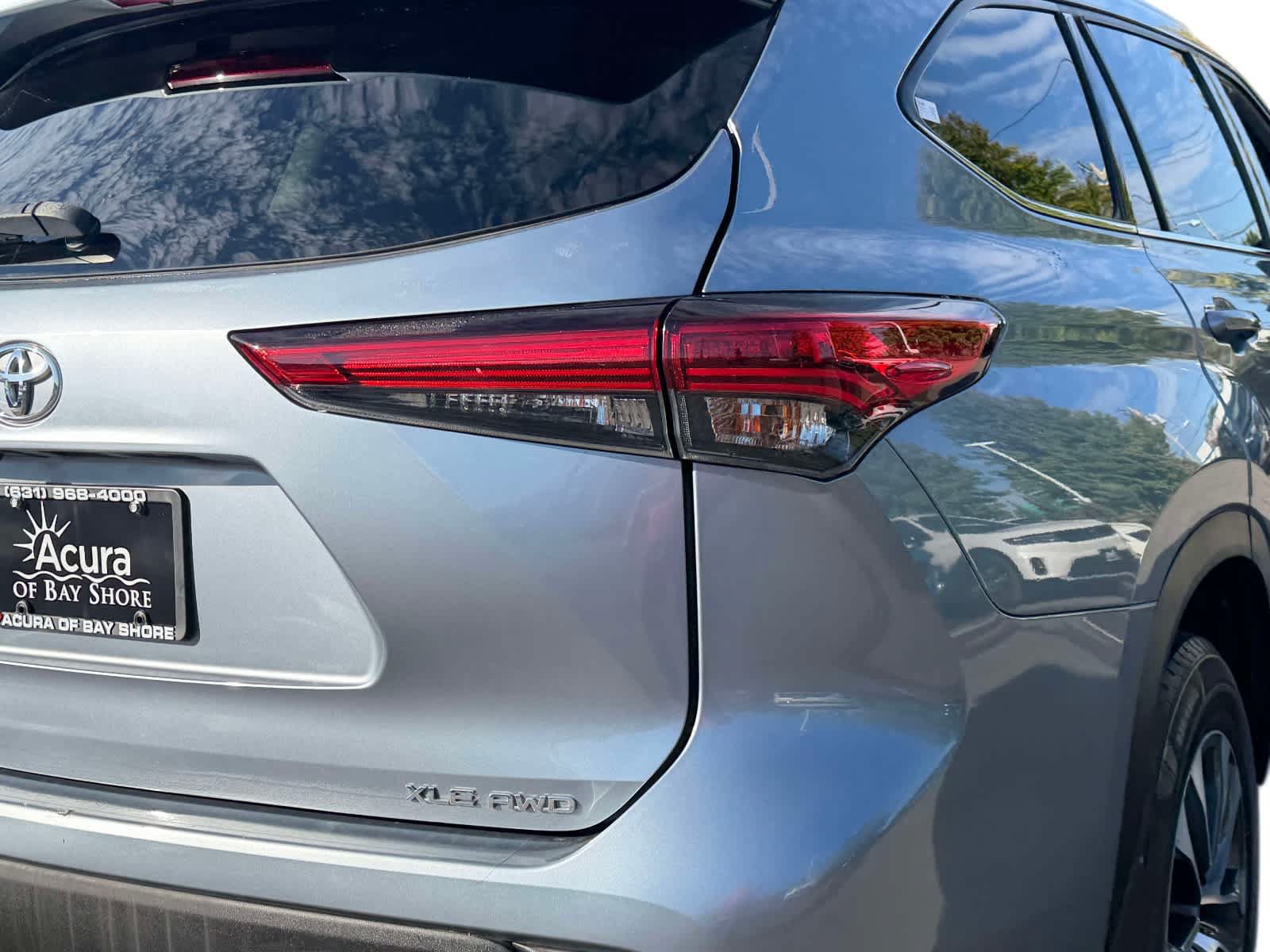 Used 2020 Toyota Highlander XLE AWD/4WD image 7