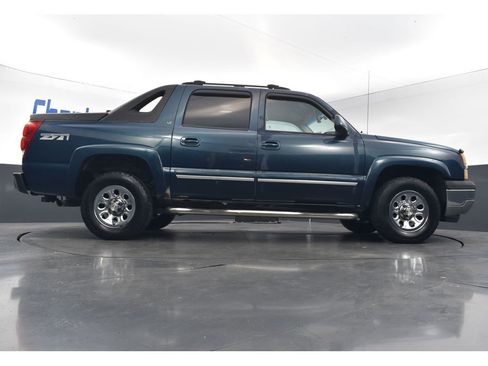 Used 2005 Chevrolet Avalanche Z71 w/ Sun And Sound Package image 22