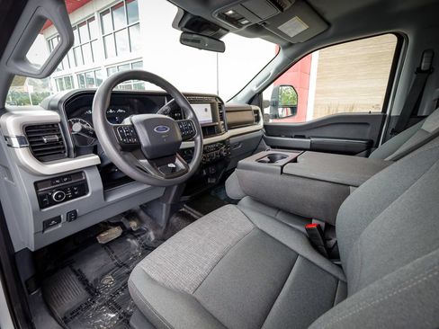 Used 2024 Ford F250 XLT w/ FX4 Off-Road Package AWD/4WD image 12