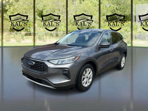Used 2023 Ford Escape Active w/ Cold Weather Package FWD image 1