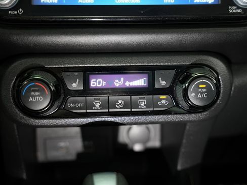 Used 2023 Nissan Kicks SR image 25