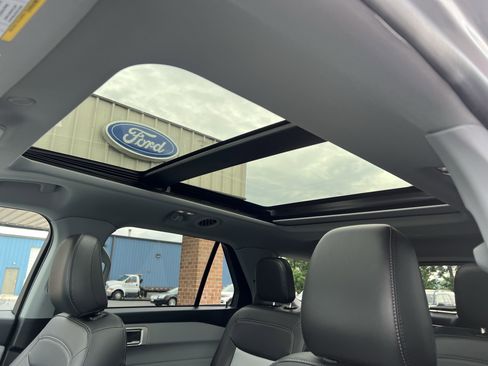 Used 2023 Ford Explorer XLT w/ Equipment Group 202A image 11