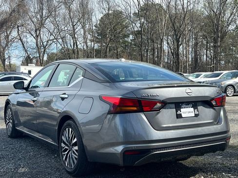 Used 2024 Nissan Altima 2.5 SV image 3